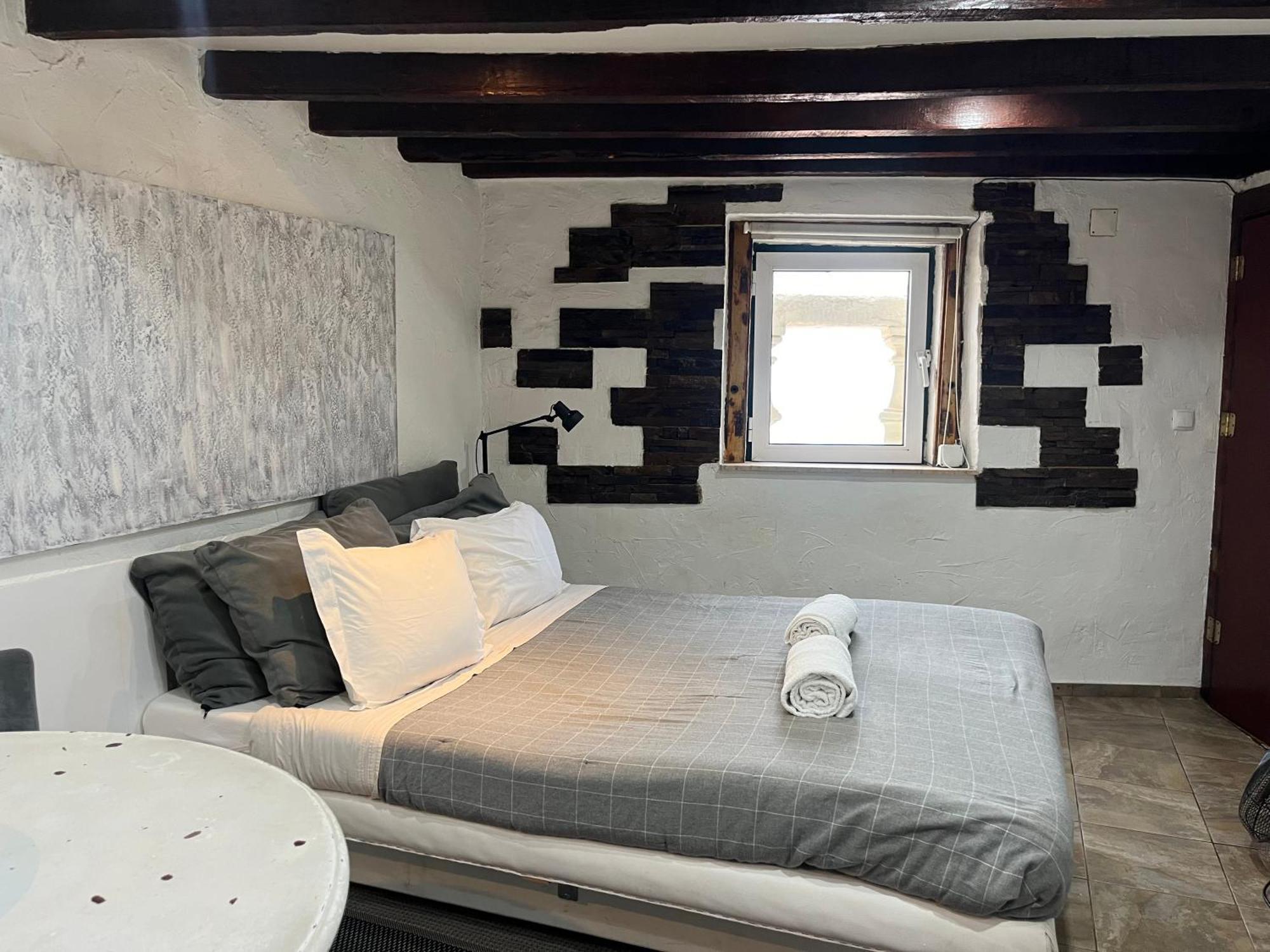 Very Charming Overlooking S Jorge Castel Apartamento